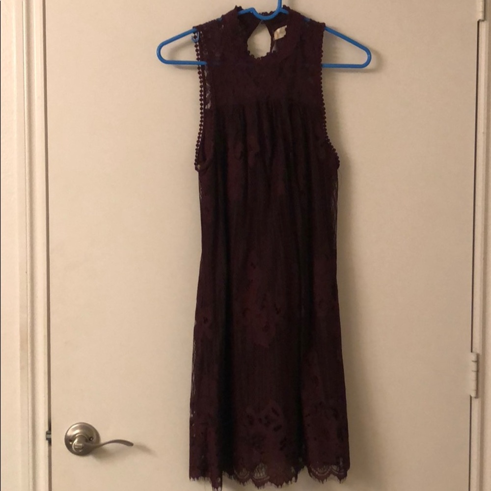 Lace dress sleeveless